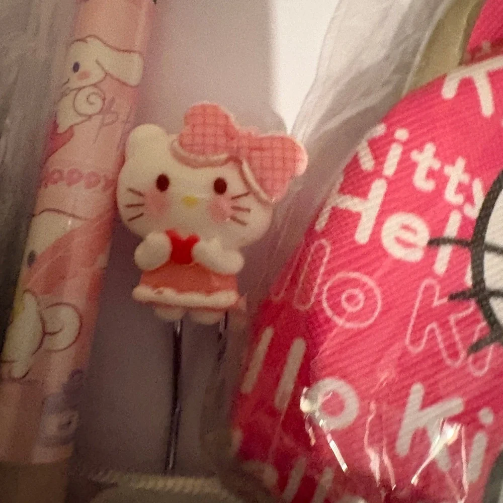 Hello‎ Kitty Pink Coin Purse with Gold-Tone Charm Keychains